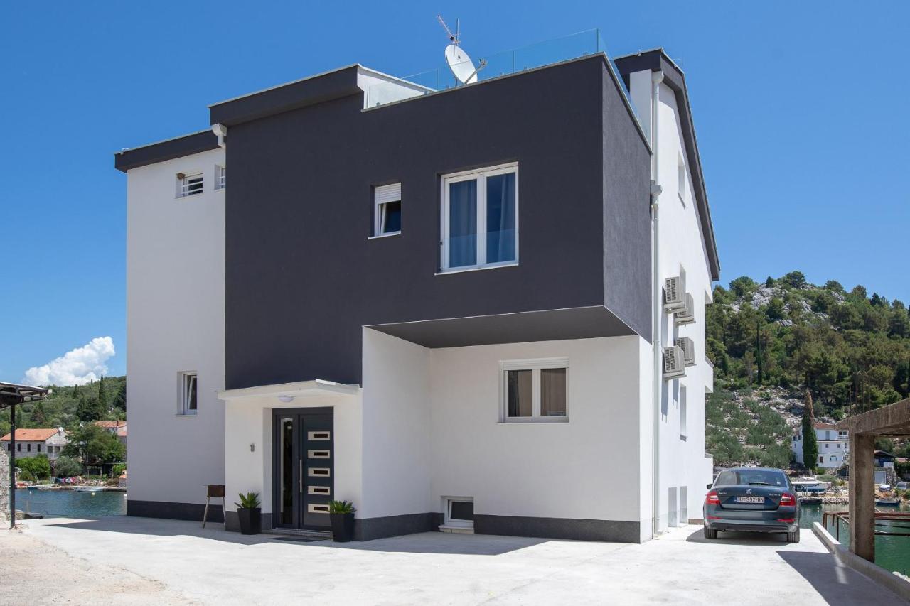 Villa Luni Блаце Экстерьер фото